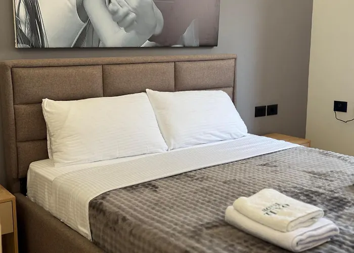Tuyo 3* Tirana