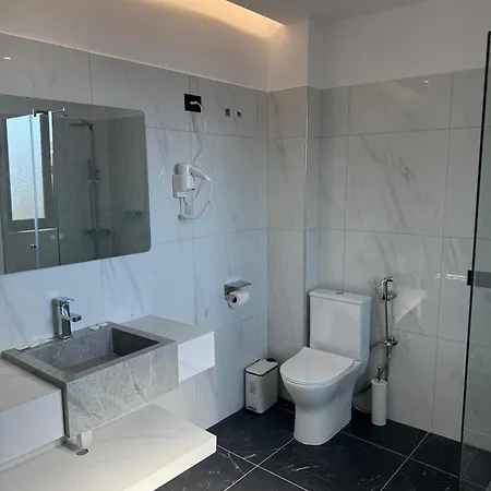 Tuyo Hotel Tirana