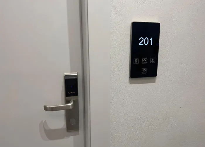 Tuyo 3* Тирана
